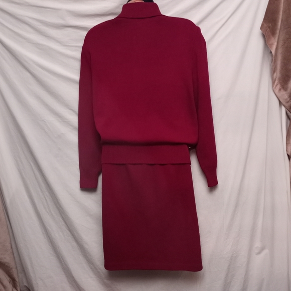 ST. JOHN Skirt & Sweater/Cardigan Outfit - Picture 3 of 4